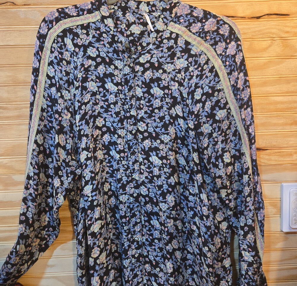 Free People - Picture 3 of 6